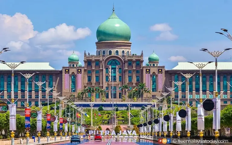 Reshuffle in Putrajaya amid civil service reform