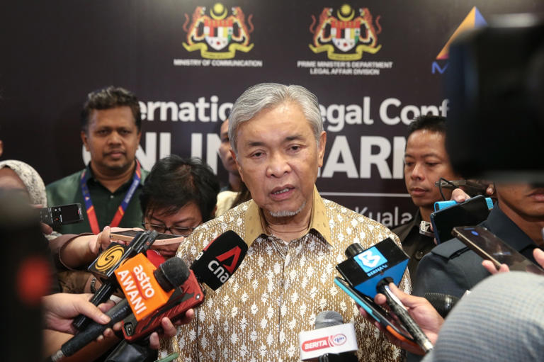 DPM Zahid flips around PAS leader’s call for him to step aside for probe over SDs