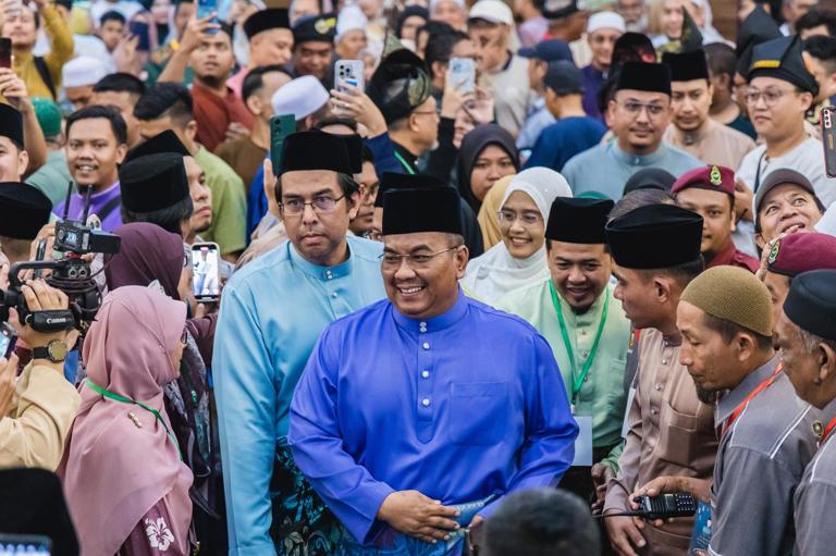 ‘Find someone else lah’: Kedah MB Sanusi shuts down PM talk at PAS muktamar