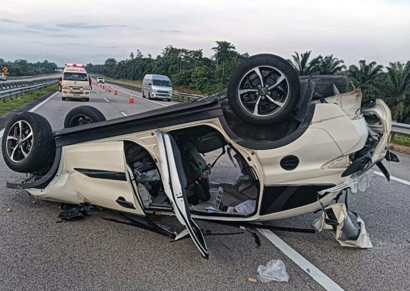 Wanita warga emas maut, Perodua Aruz terbalik di LPT 2