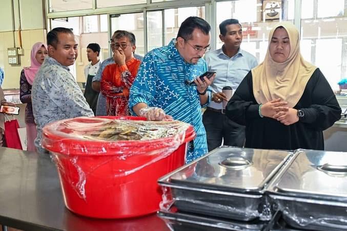 Dapur kotor, makanan berulat, kontraktor dewan selera MRSM Taiping berdepan saman