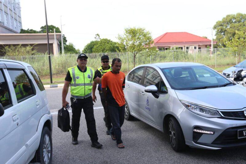 Buruh didakwa tetak rakan kacau rumah tangganya guna parang