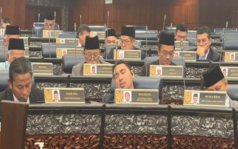 Eloklah Wan Fahysal Tidak Di Benarkan Berada Dalam Dewan Rakyat